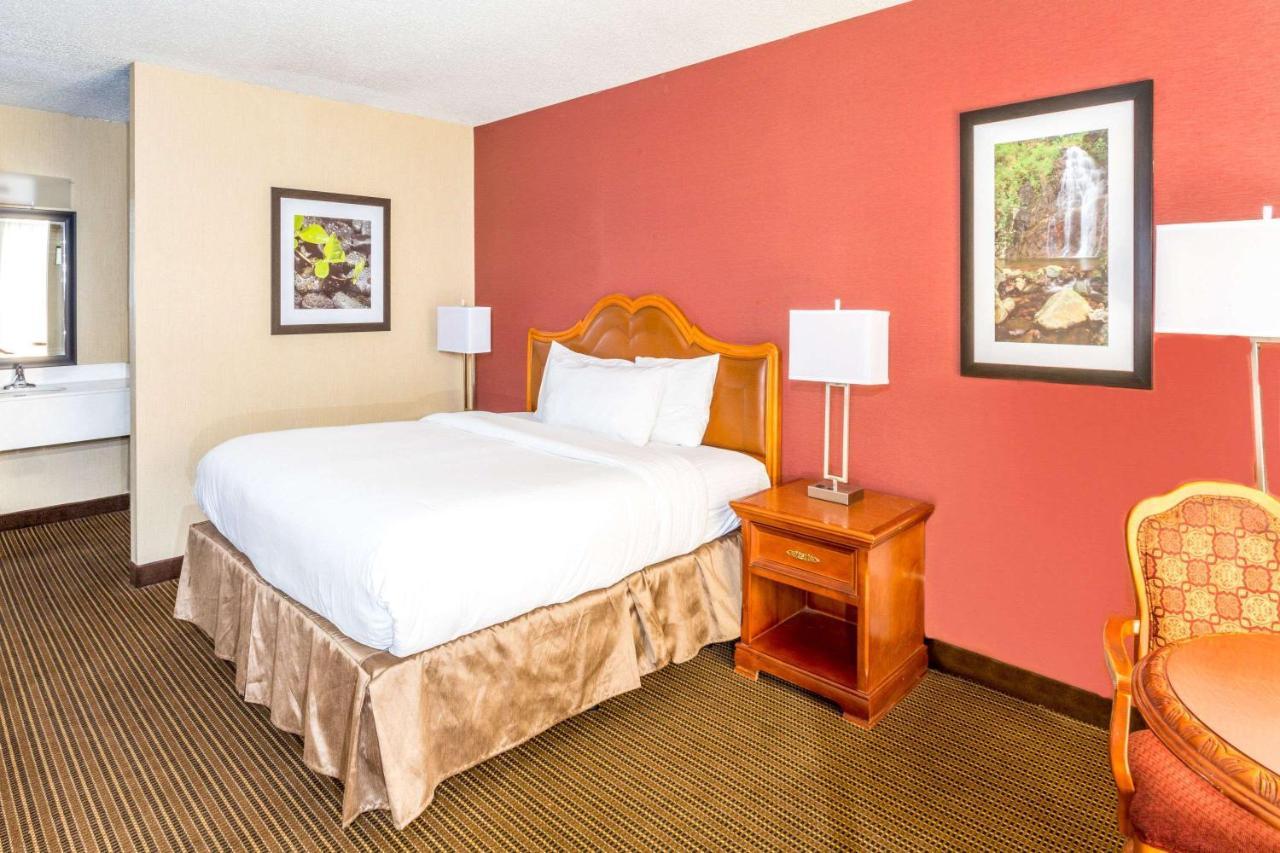 Ramada By Wyndham Salt Lake City North Temple Екстер'єр фото