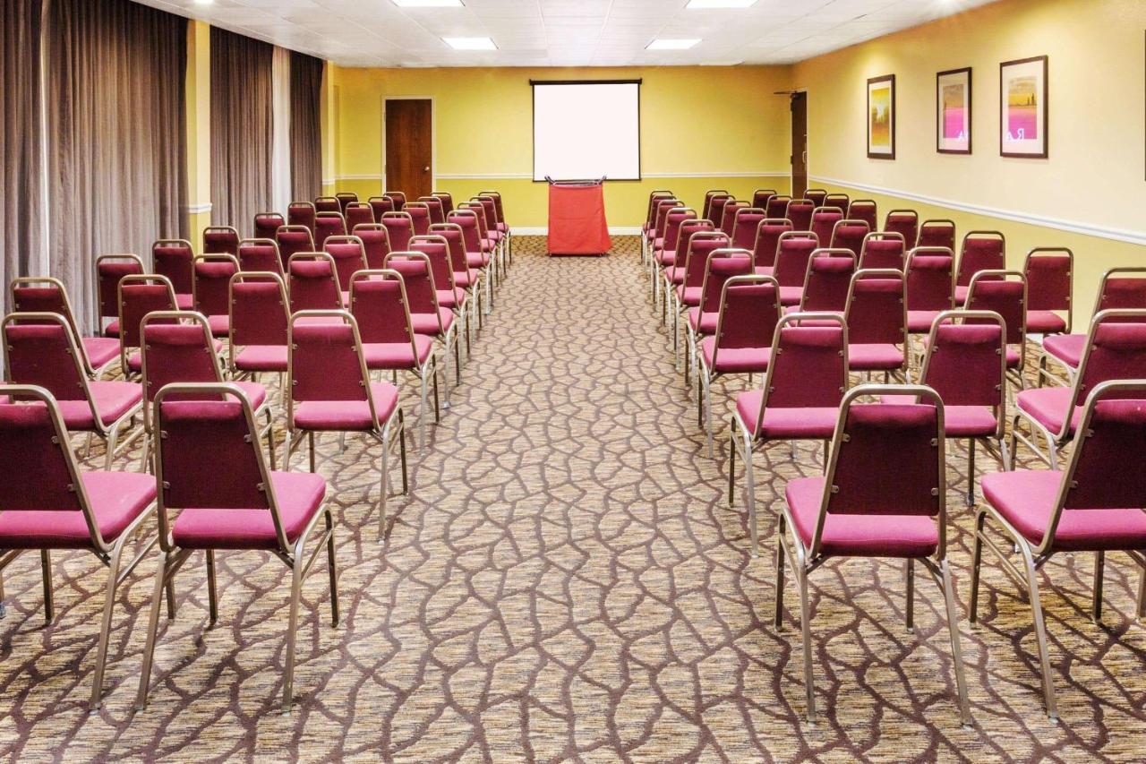 Ramada By Wyndham Salt Lake City North Temple Екстер'єр фото