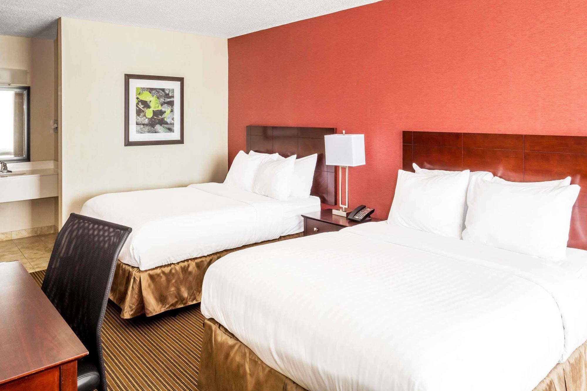 Ramada By Wyndham Salt Lake City North Temple Екстер'єр фото