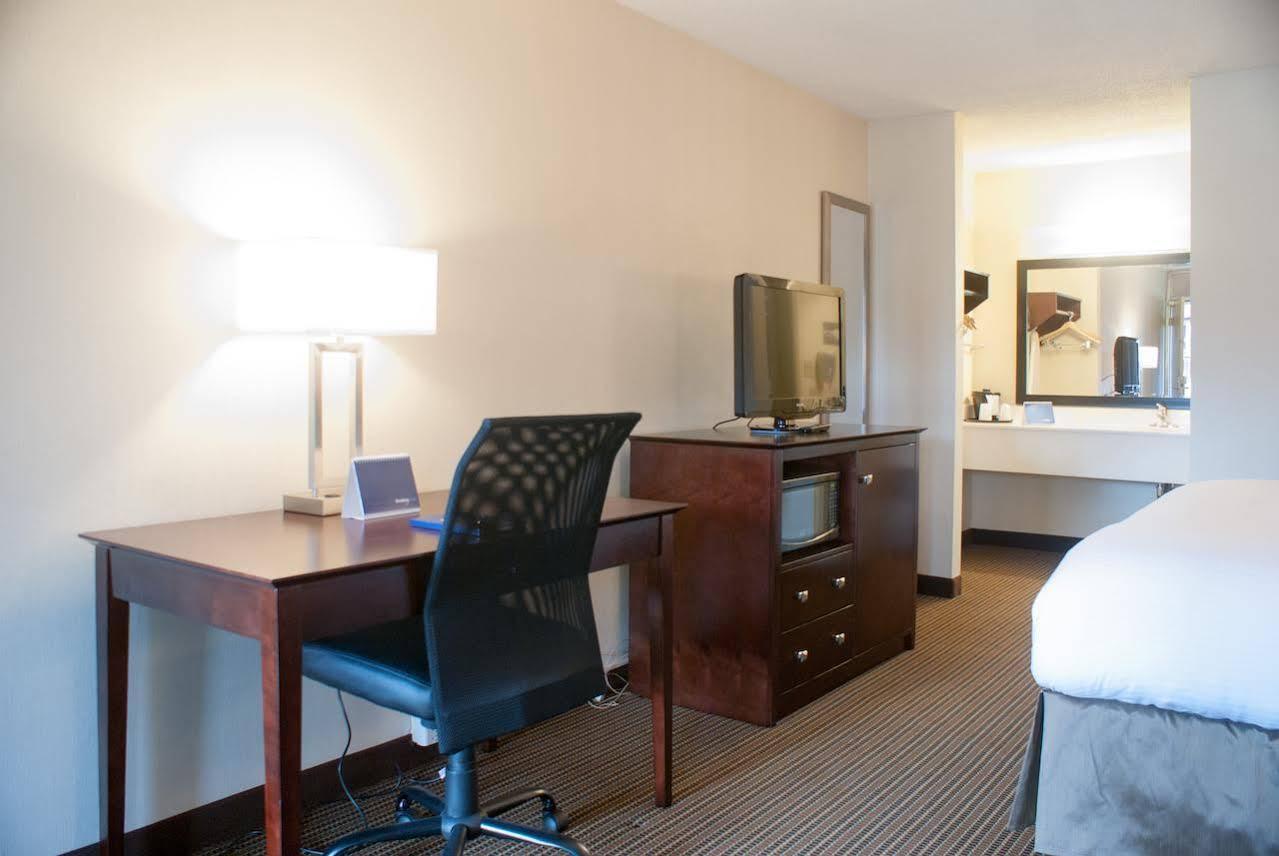 Ramada By Wyndham Salt Lake City North Temple Екстер'єр фото